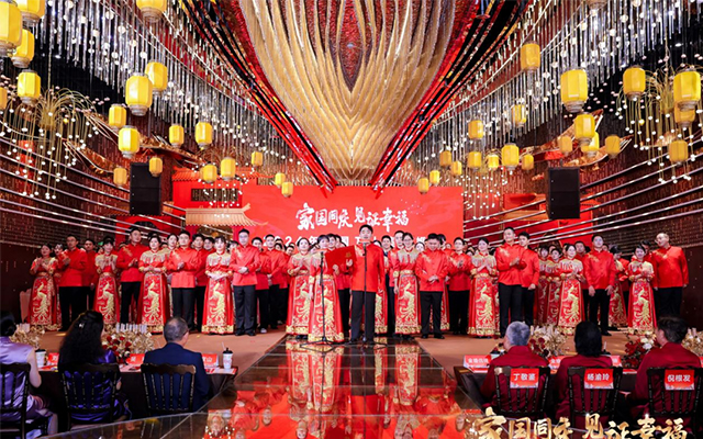 家國同慶  “紅胖子”婚車 見證幸福時刻