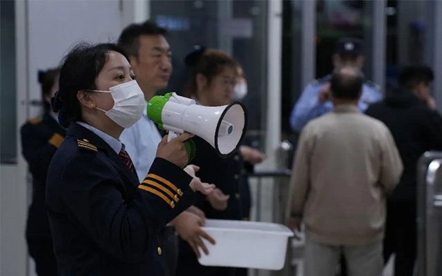 大連地鐵加開47列次 保障焰火秀期間市民出行