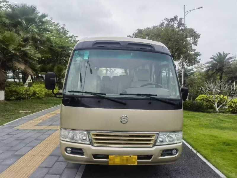 金旅19座中型客車