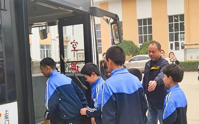 溫暖專車：石家莊公交集團為特殊少年打造專屬求學通道