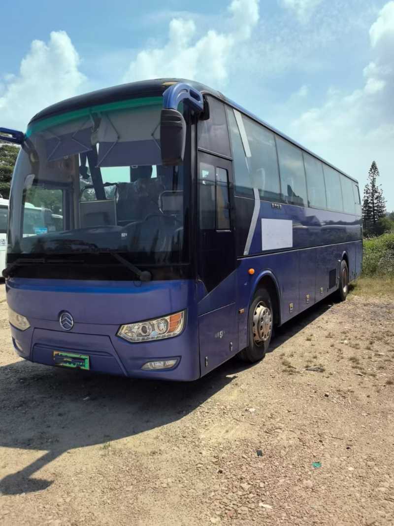 多臺粵牌51座非營運金旅6112油電混合客車