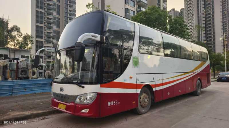 2013年2月 粵牌國(guó)三53座12米安凱6124旅游車(chē)