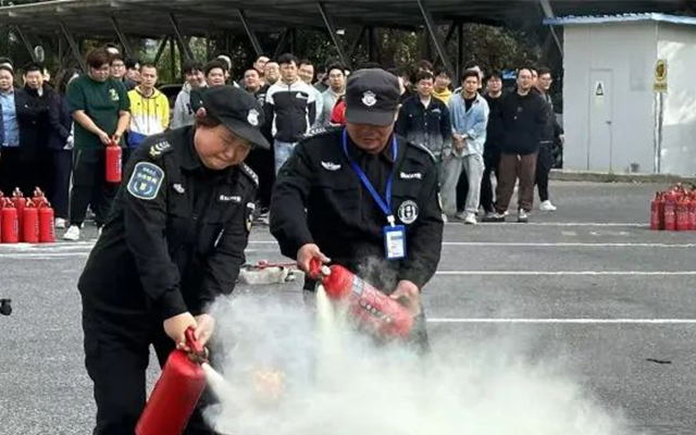 消防知識(shí)“實(shí)戰(zhàn)”學(xué) 上南公交為乘客安全護(hù)航