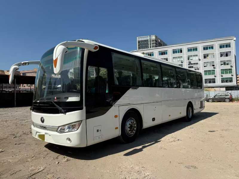 2016年8月 準新深圳牌60座3+2座椅非營運宇通6115雙開門客車