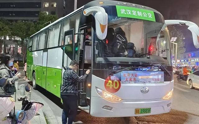 武漢開(kāi)通定制公交線路 解決上班族通勤難題