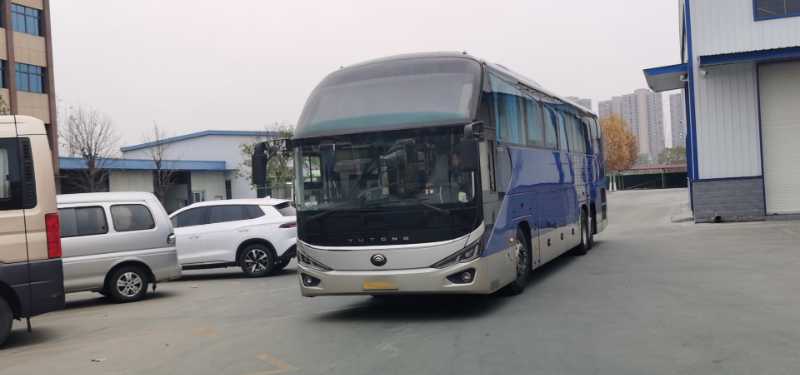 2022年8月 國六48座后吊輪半臥宇通6137營運車