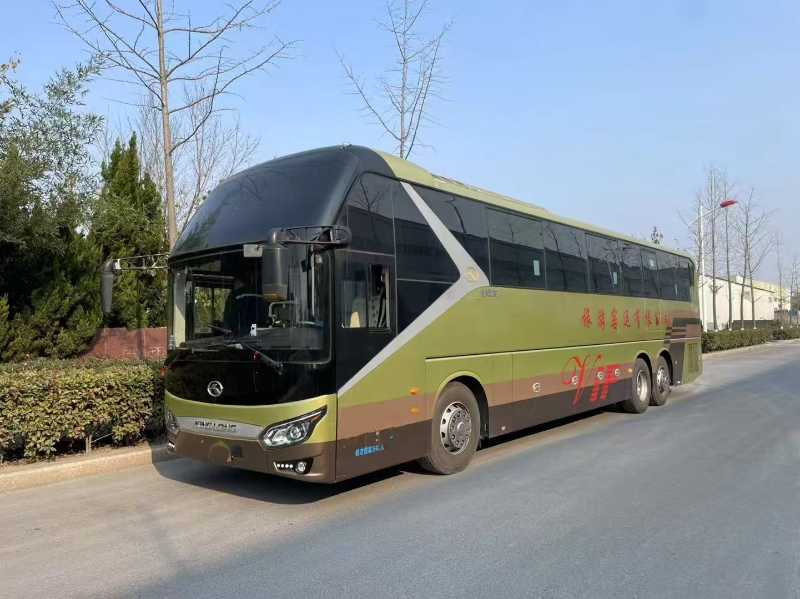 2020年11月 同款兩臺56座后吊輪金龍6135旅游車