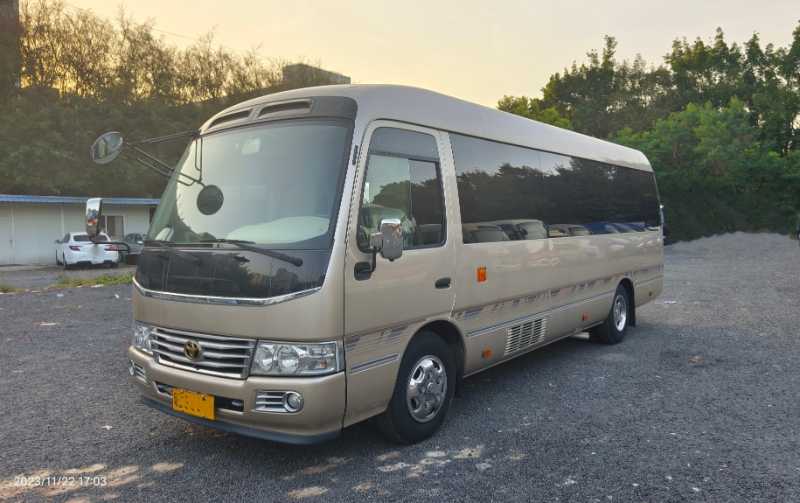 2018年8月 6座豐田考斯特汽油4.0配置滿滿房車 