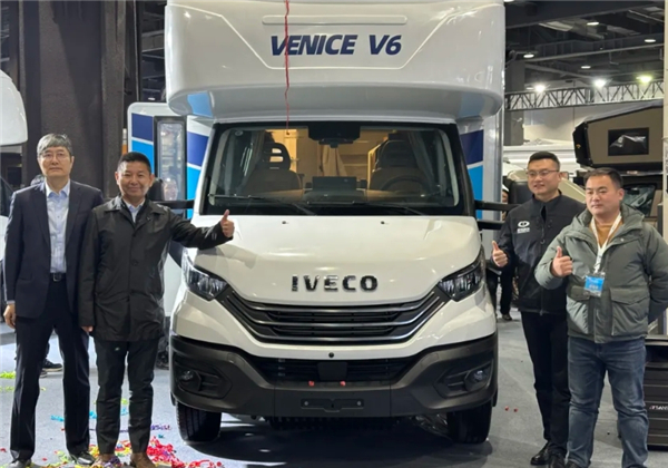 統一零售價69.9萬 依維柯威尼斯V6定制房車京城首秀