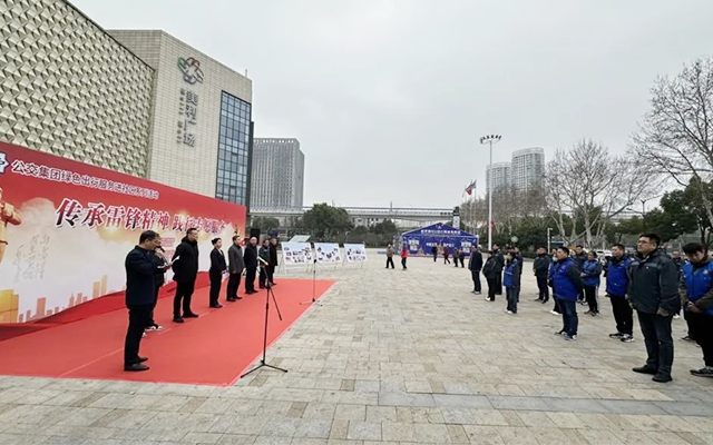 南京公交開展服務進社區暨學雷鋒紀念日活動