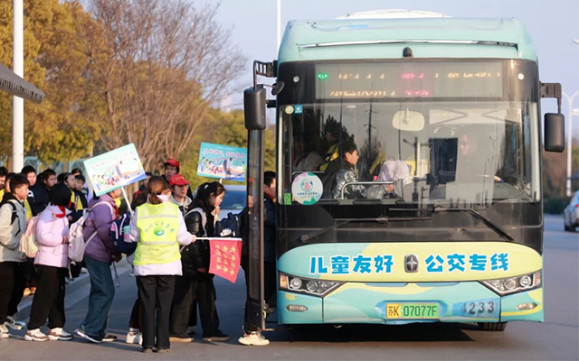 揚州公交“三八”活動刷屏 新華社：這才是安全教育的正確打開方式