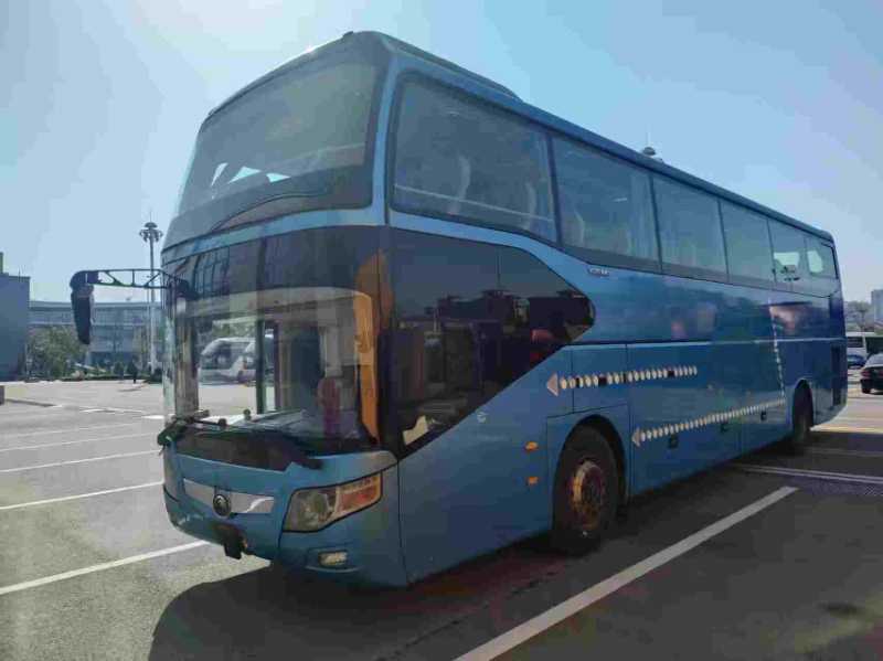 2014年9月上牌同款兩臺12米55座雙檔一層半國四宇通6126營運車