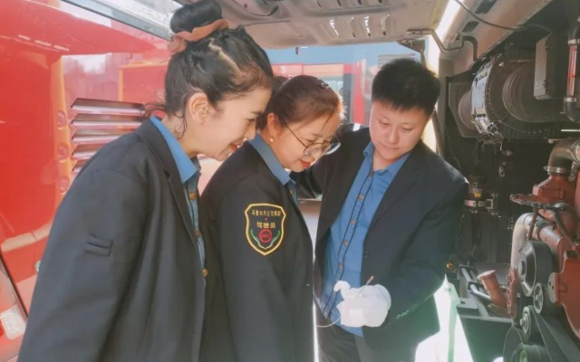 方向盤上的姐妹情 走近907路“金雪蓮”公交線路上的巾幗模范