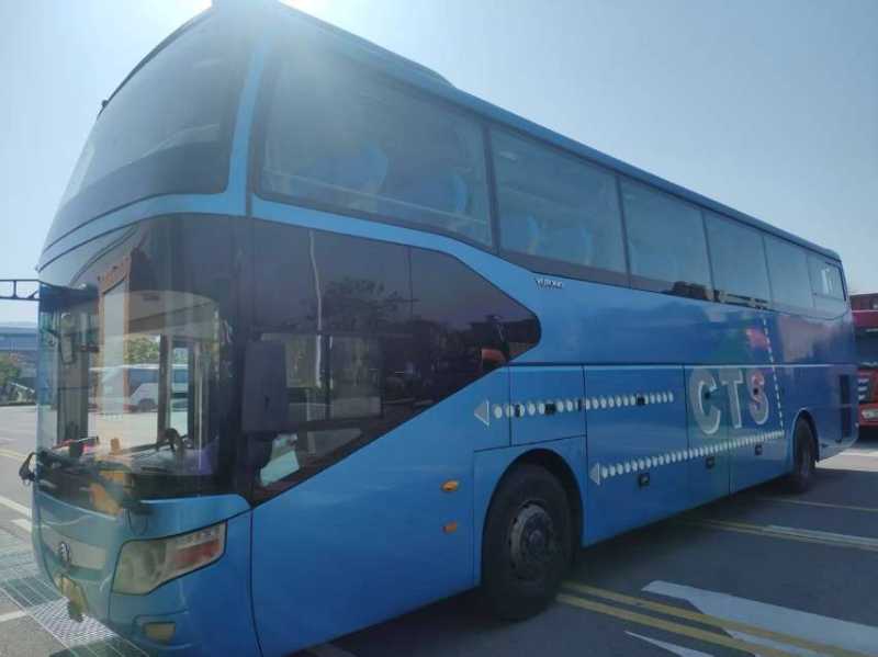 2014年9月上牌兩臺55座有司機睡鋪中門宇通6126營運車