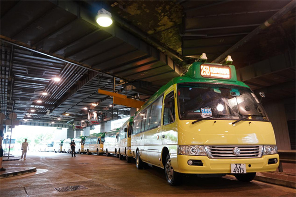 首批集電弓小巴閃耀香港 金旅純電考斯特開啟5分鐘快充新紀(jì)元
