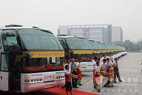 青年汽車向廣州中國旅行社股份有限公司交付的30輛歐洲之星