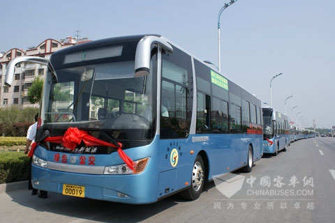 經(jīng)過多次示范后，30輛新能源客車投入運(yùn)營，“十一”前，還將有20輛城際公交投放運(yùn)營