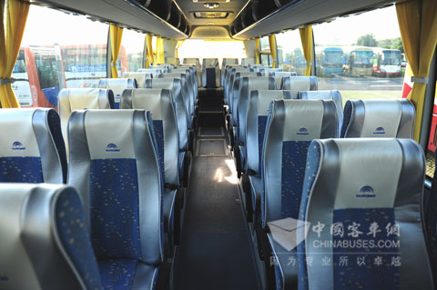 宇通客車造型合理，乘坐舒適的座椅