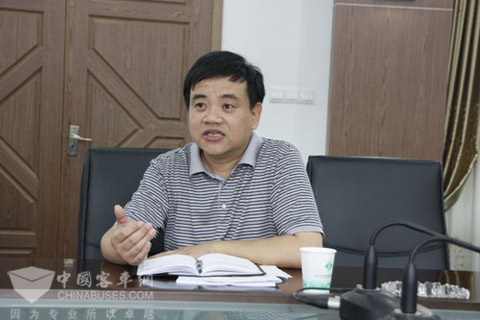 蘇州汽車客運集團機務(wù)處負責(zé)人盧漢成接收記者采訪