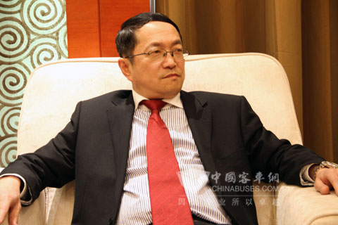 貴州省凱里汽車運輸總公司副總經理劉踴接受記者采訪
