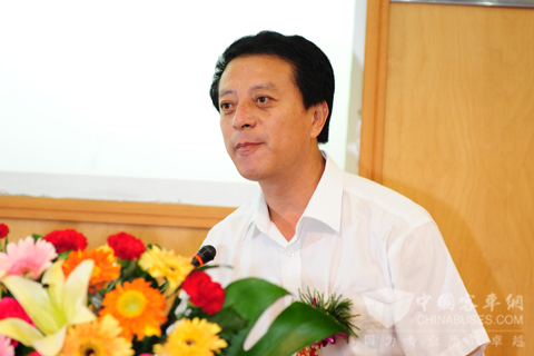 中通客車總經理孫慶民主持40周年慶典儀式