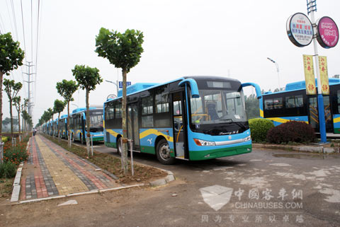 首批即將交付東營(yíng)的天然氣客車