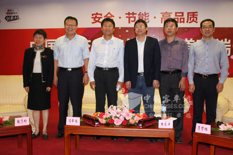 在場嘉賓合影留念