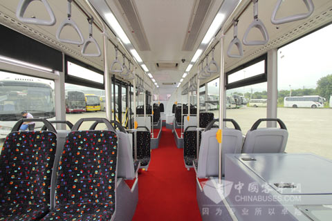 大金龍三開門、低地板公交車XMQ6120AGD5內飾