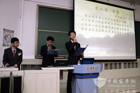 參加決賽的社會實踐團隊正在進行現場答辯