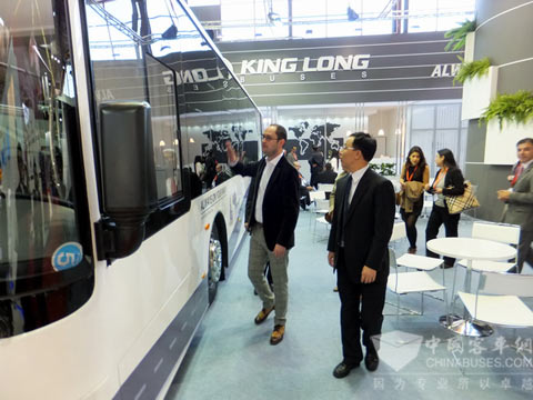 比利時經(jīng)濟與改革部長Vincent參觀大金龍展車