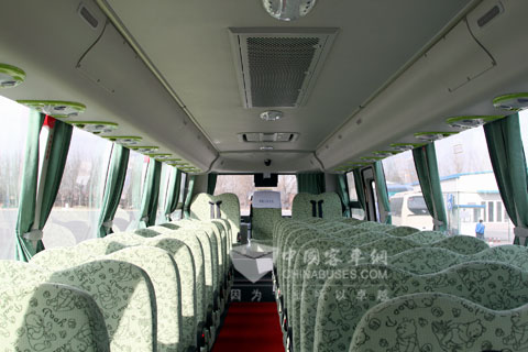 大金龍智慧校車(chē)從配件檢測(cè)、內(nèi)飾材料選擇等方面嚴(yán)格把控校車(chē)車(chē)內(nèi)空氣質(zhì)量