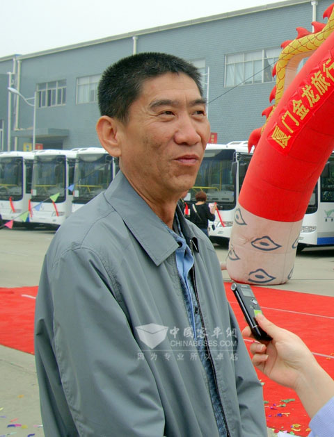 蕪湖運(yùn)泰汽車運(yùn)輸集團(tuán)有限公司副總經(jīng)理朱童建接受采訪