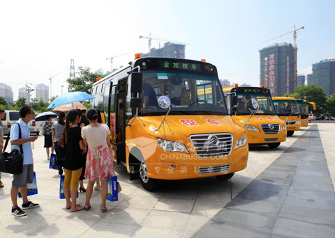 金旅校車為學(xué)生提供多重保護(hù)