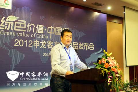 申龍客車銷售公司總經理高興旺發表講話