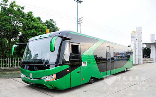 五洲龍專為沙特皇室量身訂制VIP機場擺渡車