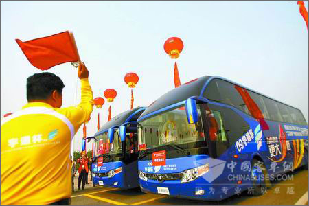 2009年首屆全國交通運(yùn)輸行業(yè)“宇通杯”機(jī)動(dòng)車駕駛員節(jié)能技能競(jìng)賽活動(dòng)現(xiàn)場(chǎng)