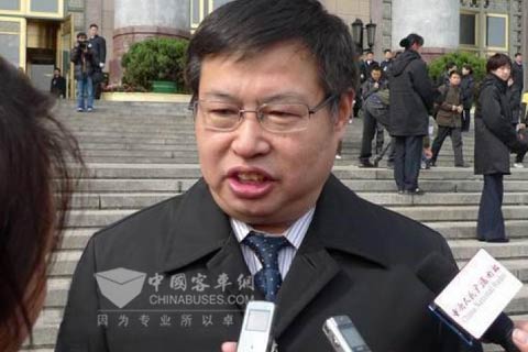 全國人大代表、陜西法士特汽車傳動集團有限責任公司董事長李大開暢談低碳經濟