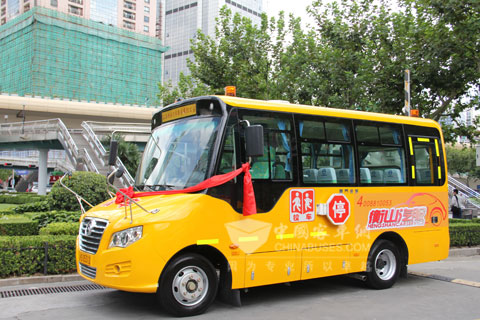衡山汽服購置的廈門金旅專業(yè)校車