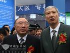 黃奇帆市長(zhǎng)與田力普局長(zhǎng)在恒通副總田野的陪同下參觀恒通新能源客車