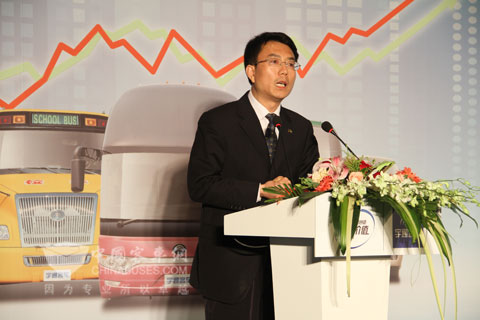 宇通客車副總經理王文兵做重要發言