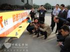 城市公交政研會領導參觀恒通快充純電動客車各項細節