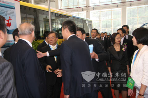 中國道路運輸協會會長楊利民等領導蒞臨中通展位指導工作