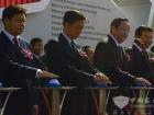 中央政治局委員俞正聲、工信部部長苗圩等領導按下開幕式啟動按鈕