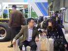 黃海客車品牌傳播處處長林崇富接受媒體采訪
