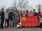 歐輝客車團委組織開展“無私奉獻，學習雷鋒”活動，青年員工清掃完廠區外留念