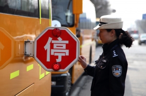 國家相關部委發文要求按標準購校車