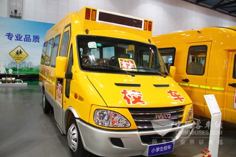 南京依維柯寶迪A42小學生專業校車
