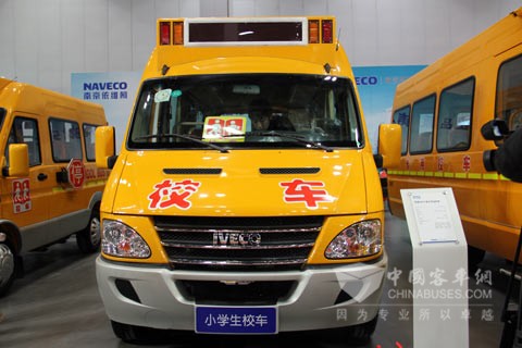南京依維柯寶迪A42小學生專業校車