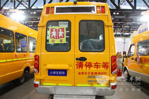 南京依維柯寶迪A42小學生專業校車