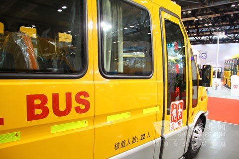 南京依維柯寶迪A42小學生專業校車